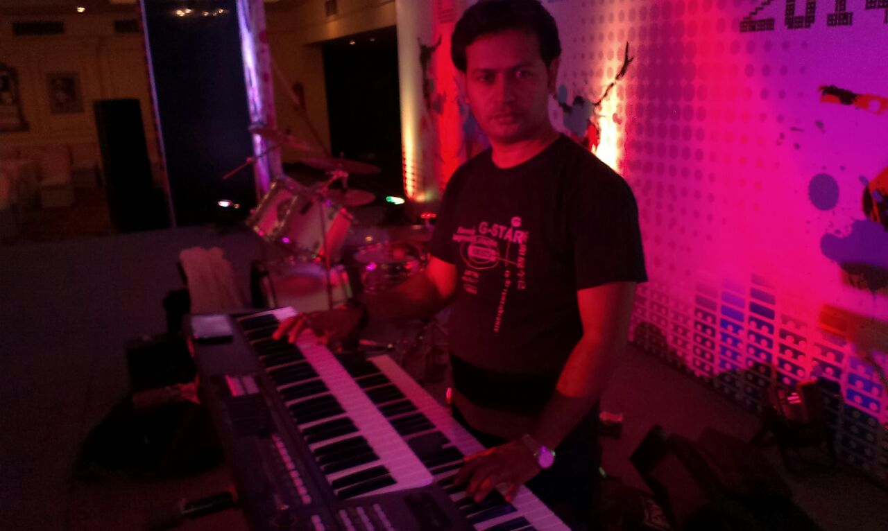 male keyboard player gurgaon