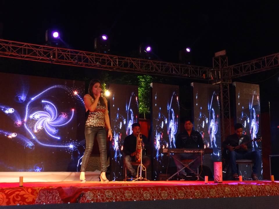 best live band with girl gurgaon